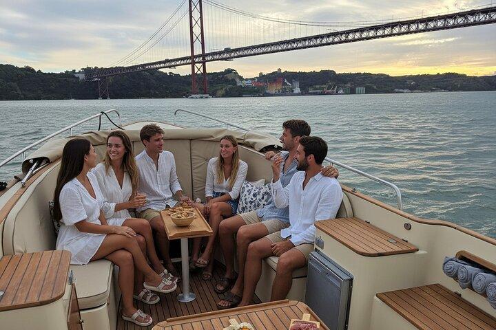 Lisbon Luxury Sunset Boat Tour with open bar and Alentejo Tasting