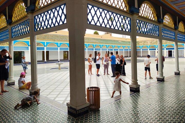 Marrakech: Bahia Palace, Saadian Tombs & Medina