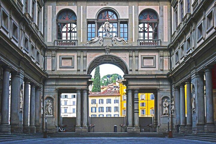Guided tour of the Uffizi Gallery in Italian