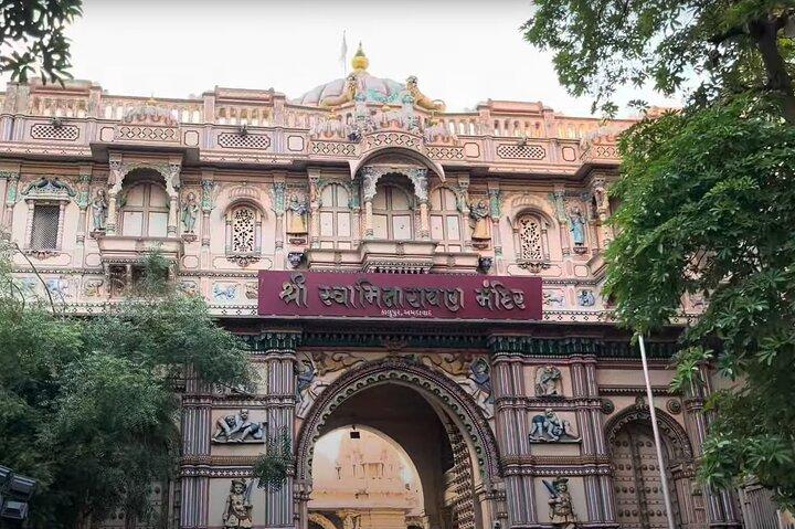 Ahmedabad Heritage Walking Tour in Temples, Markets and Culture