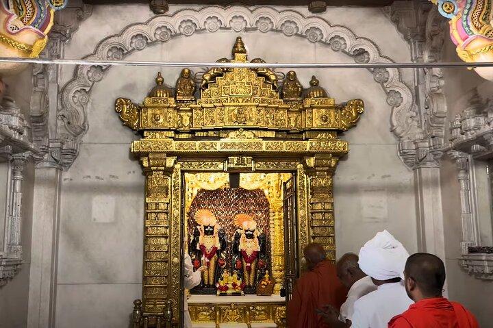 Ahmedabad Heritage Walking Tour in Temples, Markets and Culture