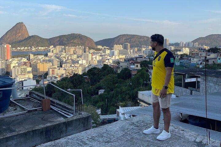 Rio : Visit to the football field FIFA STREET and Passeio Favela