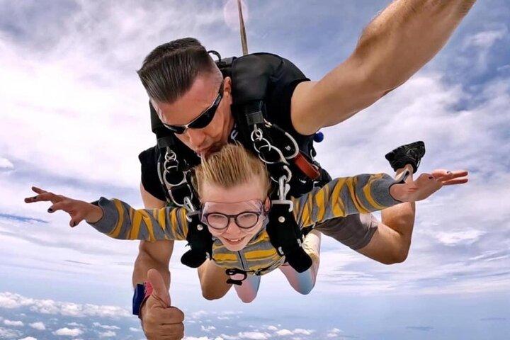 Pattaya Ocean View Tandem Skydiving with Transfers from Bangkok