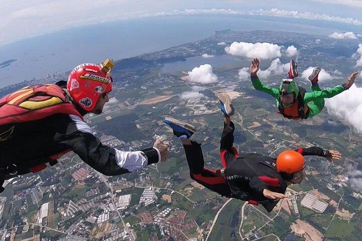 Pattaya Ocean View Tandem Skydiving with Transfers from Bangkok