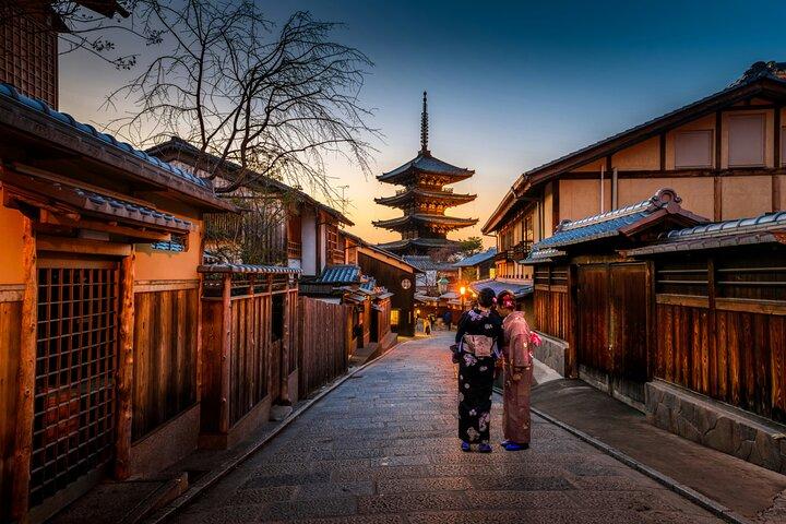Private Kyoto Customizable Day Tour with Guide and Vehicle