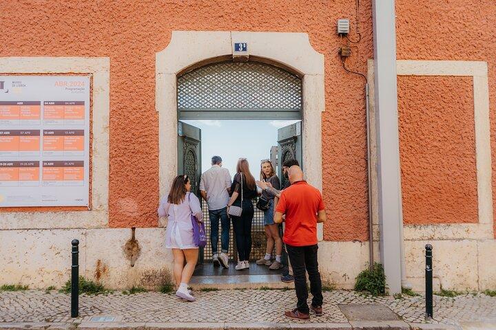 Eating Lisbon Food & Tuk Tuk Tour with Tastings