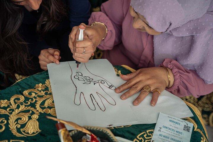 Create beautiful patterns on the hands