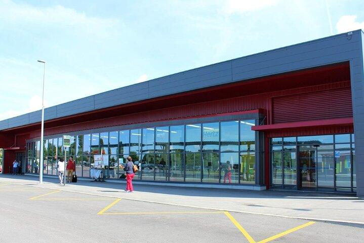 Private Arrival Transfer: Beauvais (BVA) Airport to Paris City