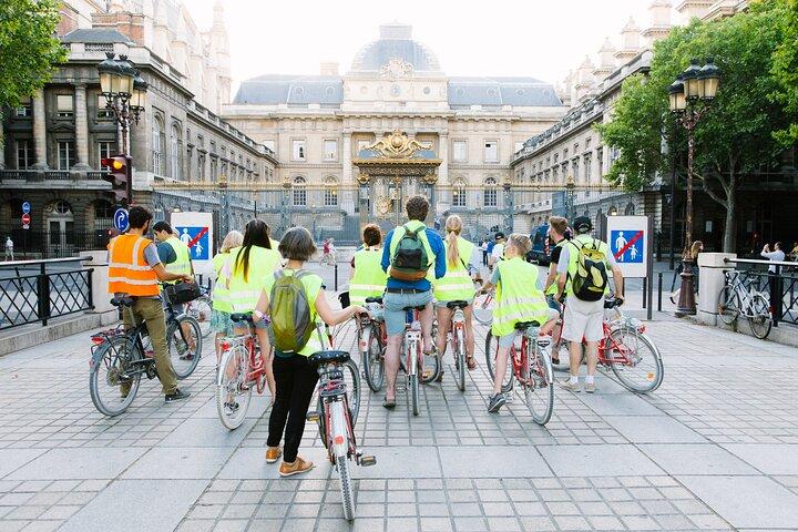 Paris Evening Snapshot Bike Tour