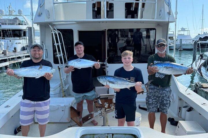 Private Luxury Fishing for 8 Hours in Cancun