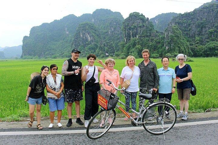 Hanoi: Luxury Ninh Binh Tour to Hoa Lu Capital & Tam Coc