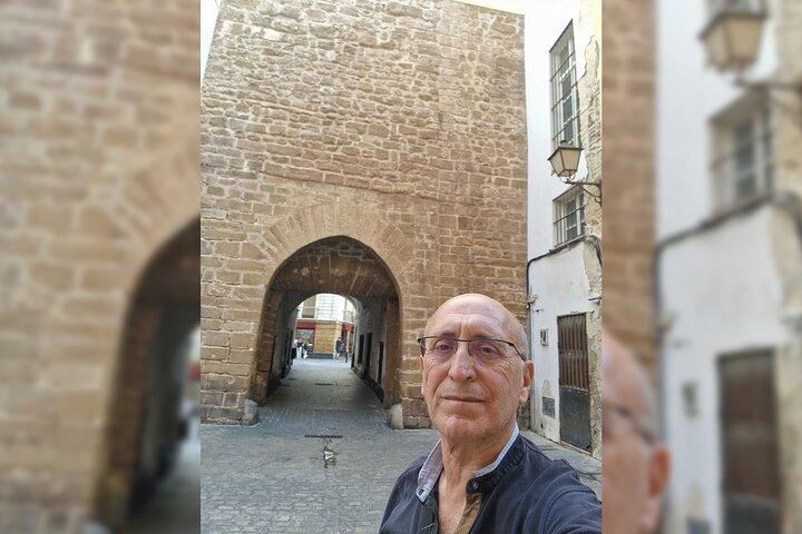 TOP Cadiz : Private Guided Tour with your mobile
