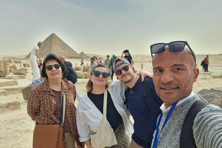 Cairo: Pyramids of Giza with Sphinx & GEM Museum Day Tour
