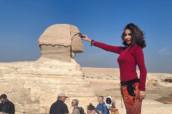 Cairo: Pyramids of Giza with Sphinx & GEM Museum Day Tour