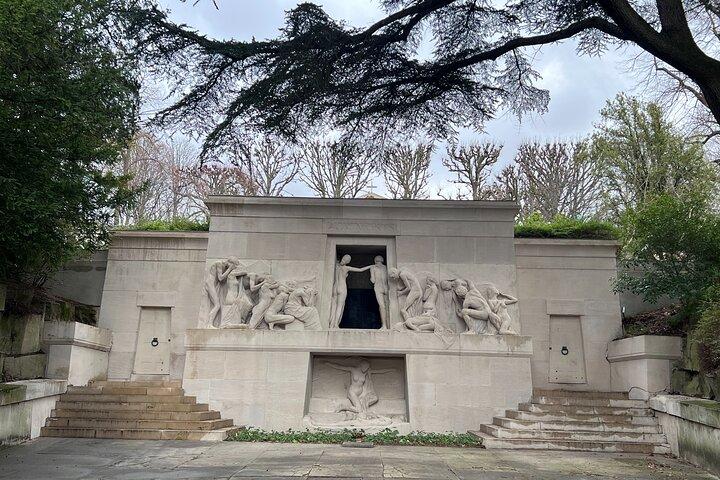 Paris: Père Lachaise Cemetery Guided Walking Tour