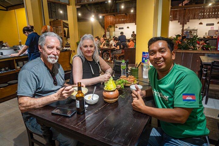 Phnom Penh: Street Art and Food Tour by Tuk-Tuk
