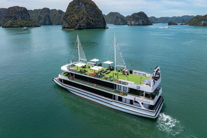 Hanoi: 5-Star Luxury Ha Long Bay Day Cruise, Lunch & Limousine
