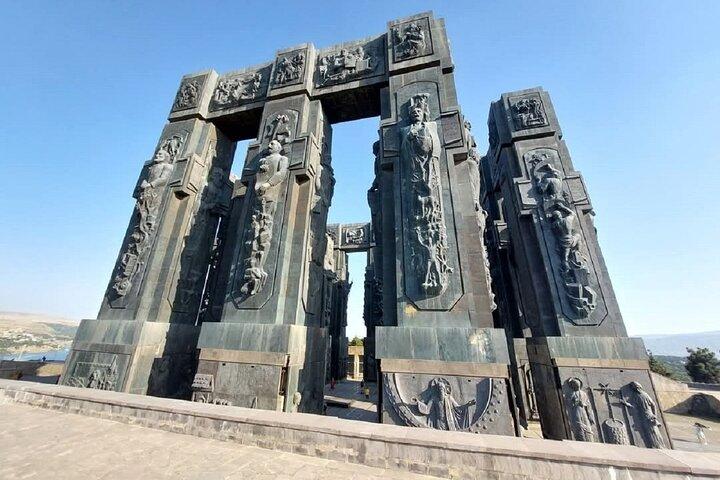 Chronicles of Georgia Guided Tour with Transfer