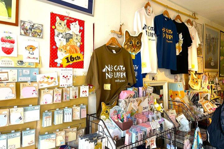 Tokyo Shinjuku Giant 3D, Cat Cafe & Yanaka Cat Town for Cat Lover