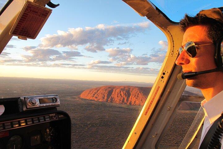 15-Minute Uluru & Resort Postcard Helicopter Flight