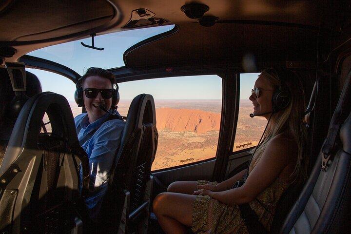 15-Minute Uluru & Resort Postcard Helicopter Flight