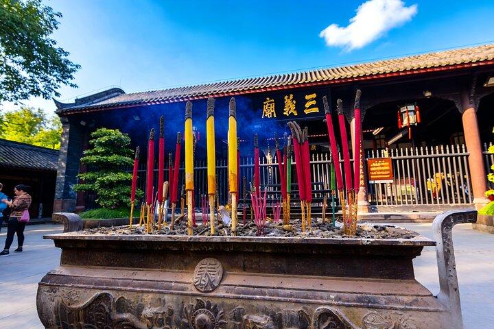 Private Customized Chengdu City Highlights Tour with Hotpot Meal