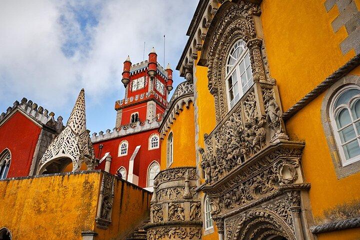 Sintra by Minibus: Pena Palace, Cascais & Atlantic Coast Wonders