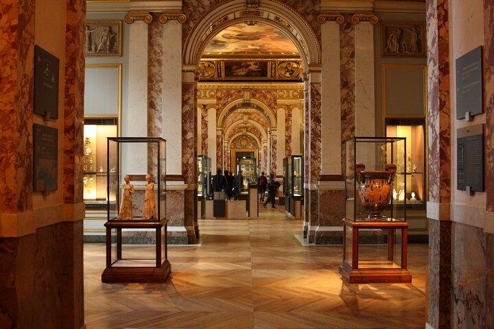 Paris Louvre Museum Skip-the-Line Highlights Guided Tour