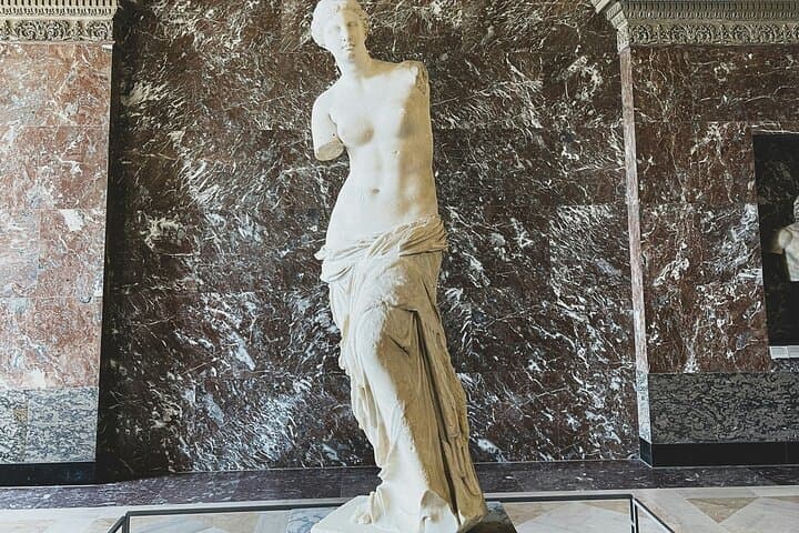 Louvre Guided Tour with Entry and Audio Tour