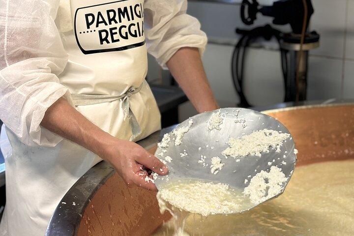 Small-Group Parma Food Tour: Parmigiano, Prosciutto & Castle