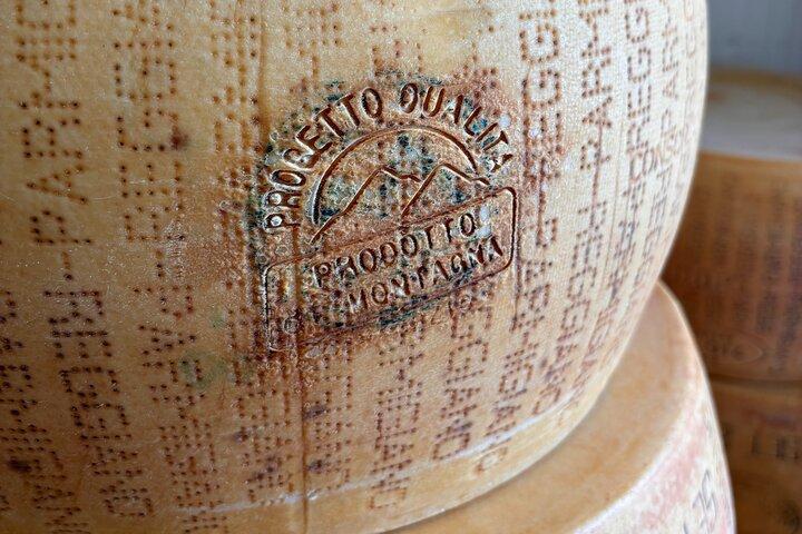 Small-Group Parma Food Tour: Parmigiano, Prosciutto & Castle
