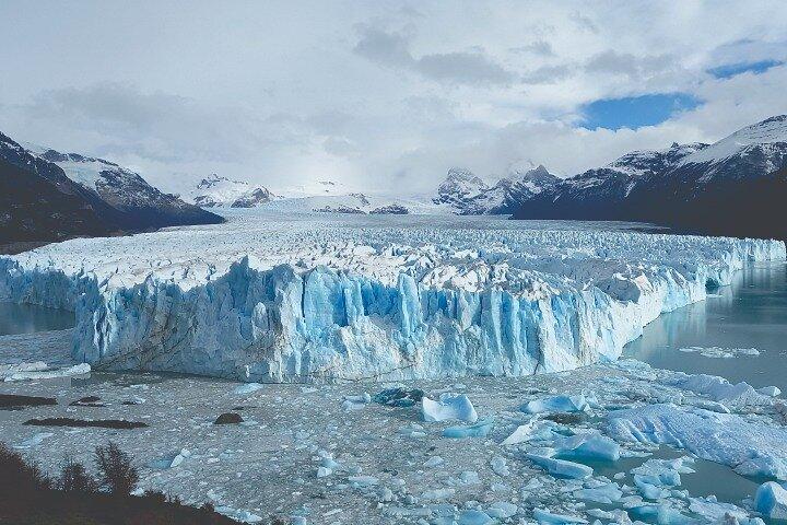 Excursion to the Perito Moreno Glacier, with guide and transfer to / from the hotel