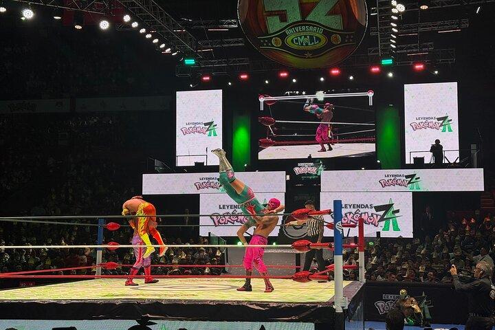 Even the Rudos Can't Resist the Tacos and Mezcal Fight Tour