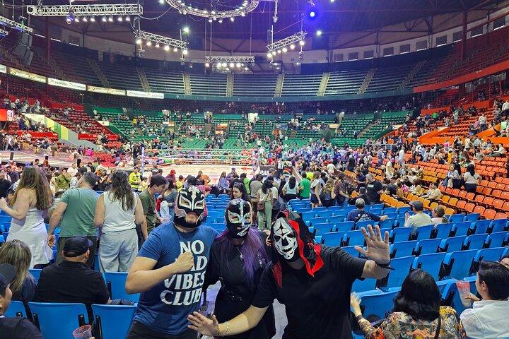 Even the Rudos Can't Resist the Tacos and Mezcal Fight Tour