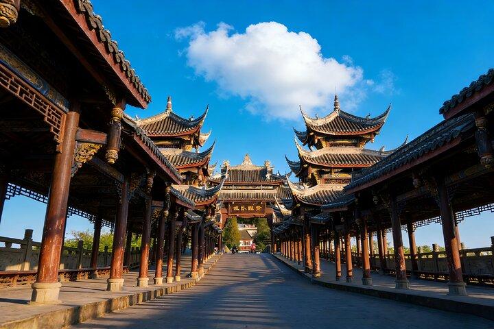 Chengdu Private Day Tour to the Leshan Giant Buddha and Huanglongxi Old Town