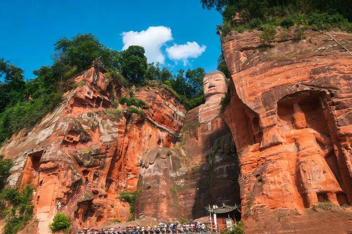 Chengdu Private Day Tour to the Leshan Giant Buddha and Huanglongxi Old Town