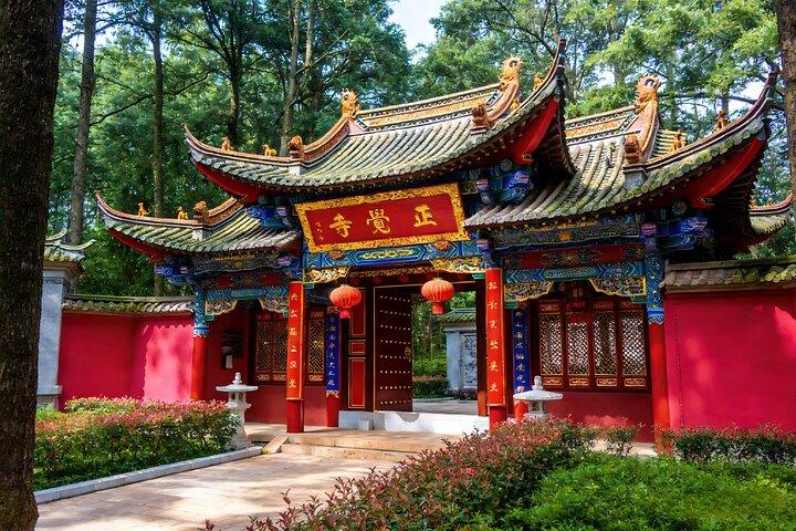 Private Day Tour to Stone Forest, Dianchi Lake and West Hill from Kunming