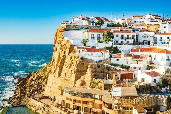 Sintra by Minibus: Pena Palace, Cascais & Atlantic Coast Wonders