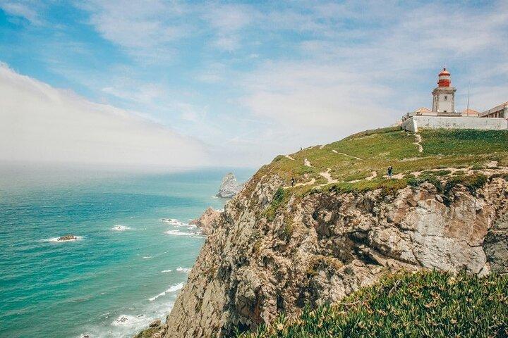 Sintra by Minibus: Pena Palace, Cascais & Atlantic Coast Wonders