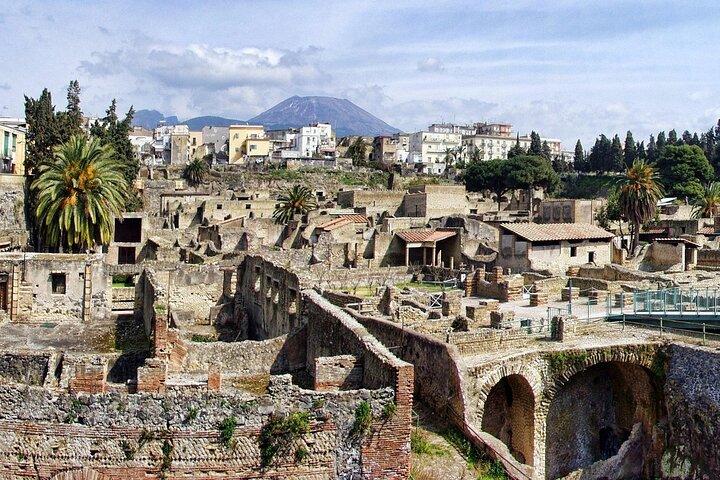 Pompeii, Herculaneum, Vesuvius Hike Small-Group Tour from Naples