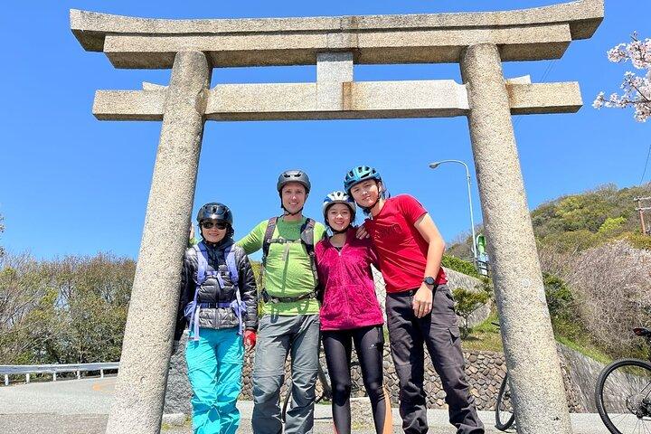 Private E-bike Adventure in Osaka's Hills