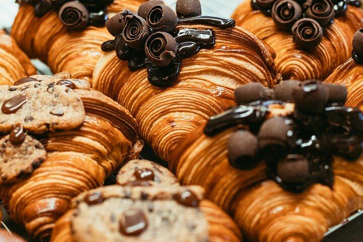 Paris Food Tour in the Morning: Croissants, Baguettes & Chocolate