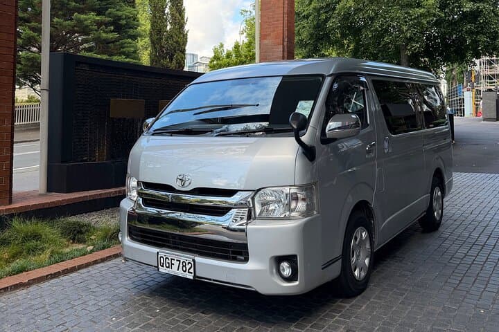Premium Private Transfer From Auckland Airport To Rotorua