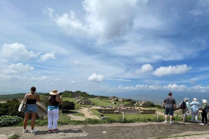 Tour to Monte Albán, Hierve el agua, Teotitlán Del Valle & Mezcal