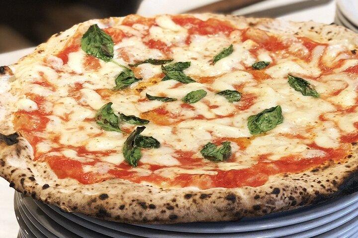 Shared Pizza Making Experience in Rome