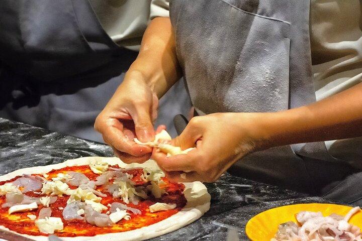 Shared Pizza Making Experience in Rome