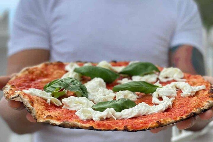 Shared Pizza Making Experience in Rome