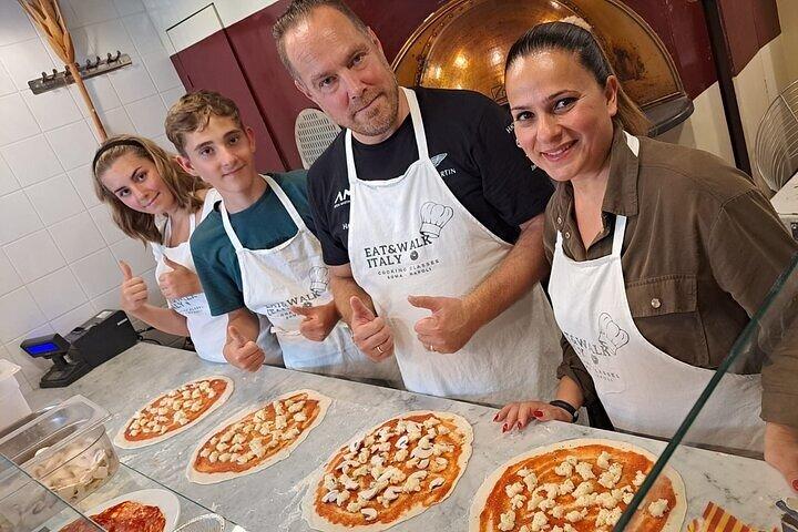 Shared Pizza Making Experience in Rome