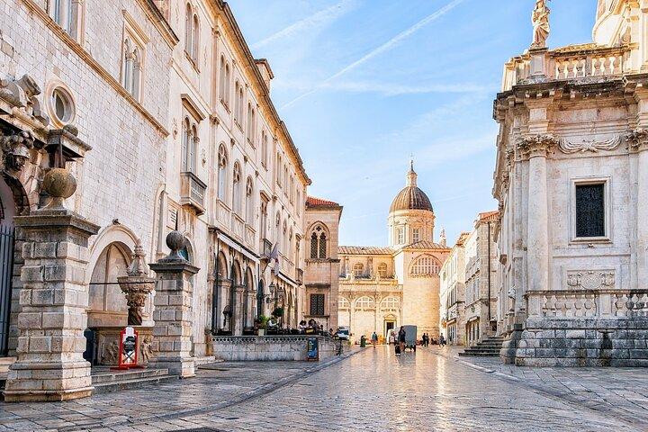 From Cavtat/Mlini: Dubrovnik Old Town Cruise and Walk