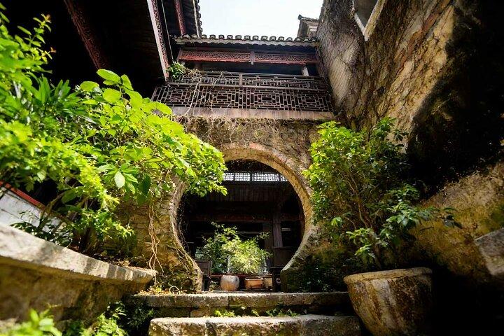 Guilin Private Day Tour to Reed Flute Cave,Elephant Trunk Hill and Daxu Old Town